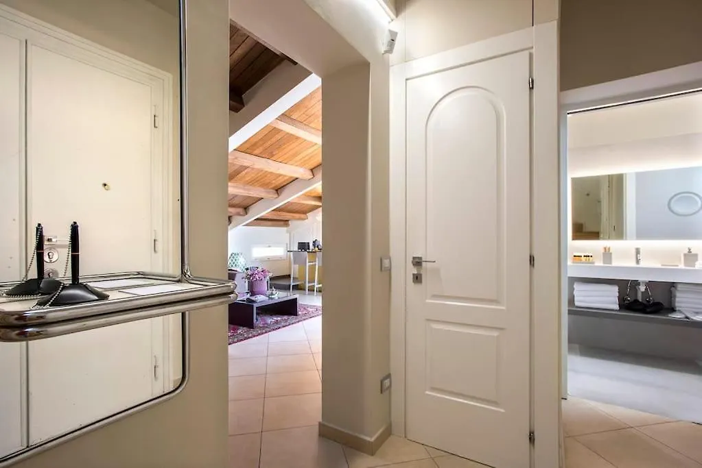 Exclusive City Views From A Sunny Attic Apartment! Apartment