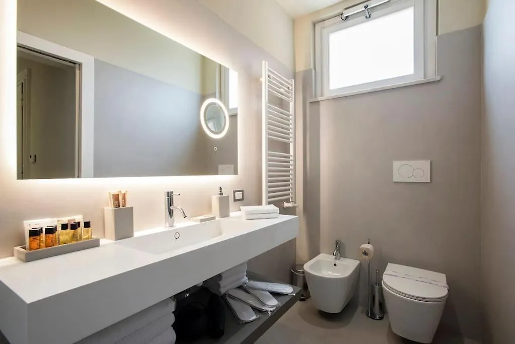 Exclusive City Views From A Sunny Attic Apartment! Italië